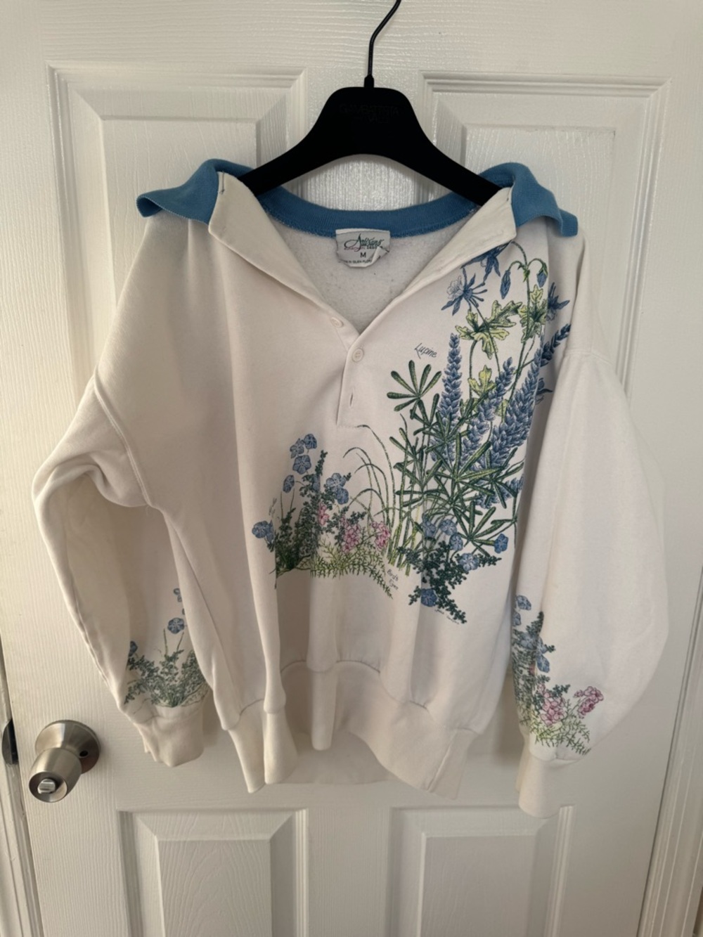 Vintage Gorgeous Floral Print Pullover Sweater with Blue Trim